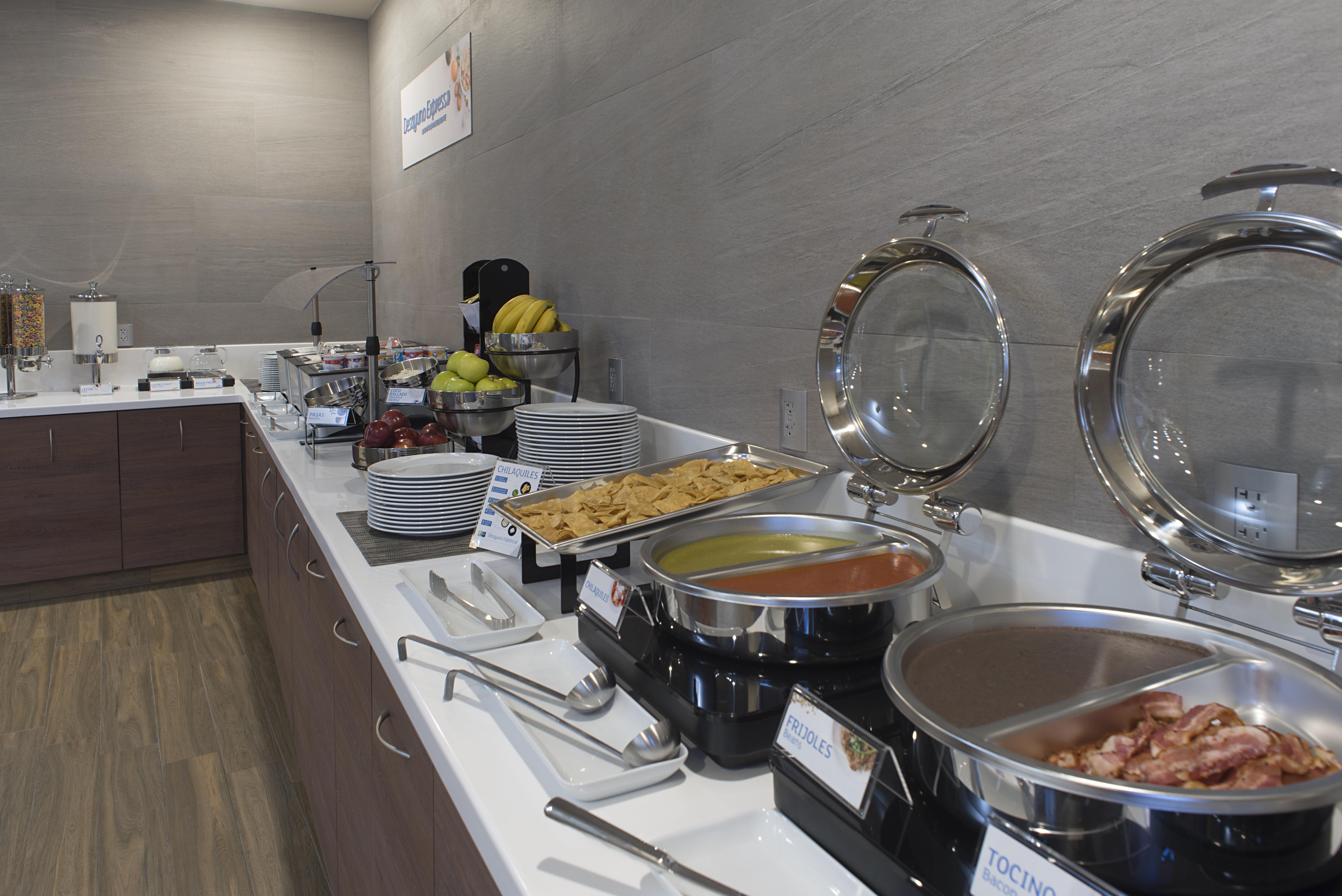 Holiday Inn Express Mexico- Toreo By Ihg Exterior photo
