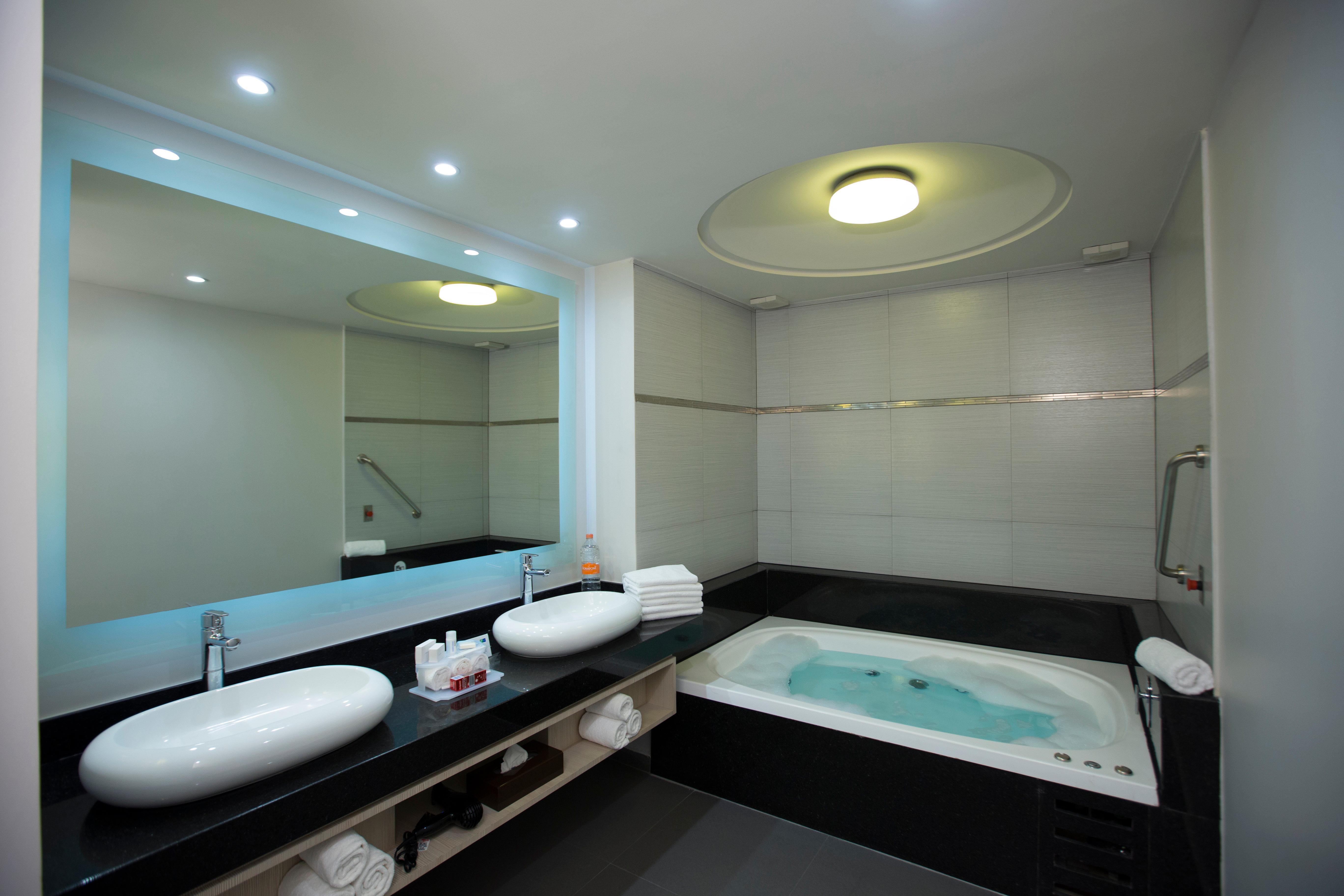 Holiday Inn Express Mexico- Toreo By Ihg Exterior photo
