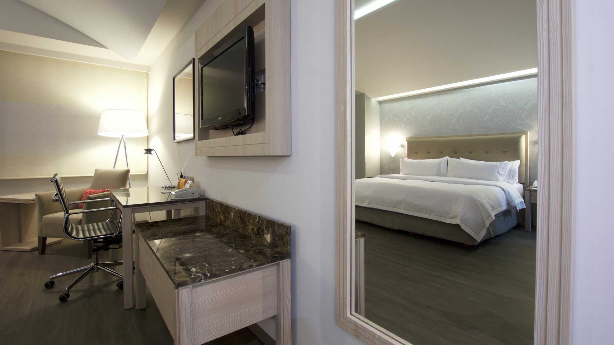 Holiday Inn Express Mexico- Toreo By Ihg Exterior photo